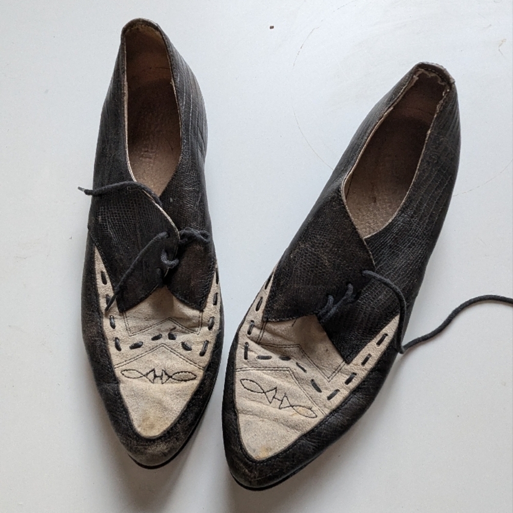 Flats in Black with Comfortable Sole and Slip-On Design